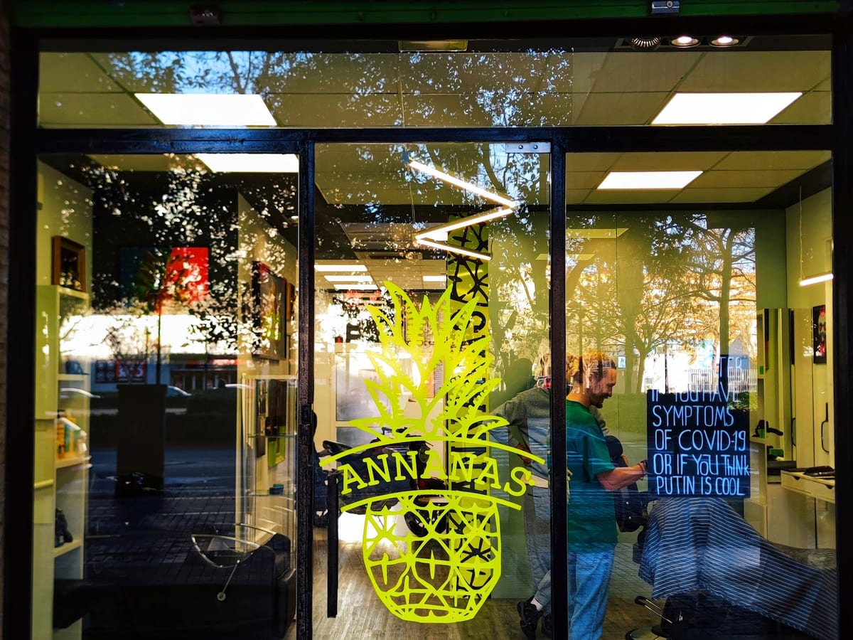 ANNANAS, Alfahuir, barbería, barbershop, corte de pelo clásico y moderno, arreglo de barba, afeitado — belleza & estética en Valencia