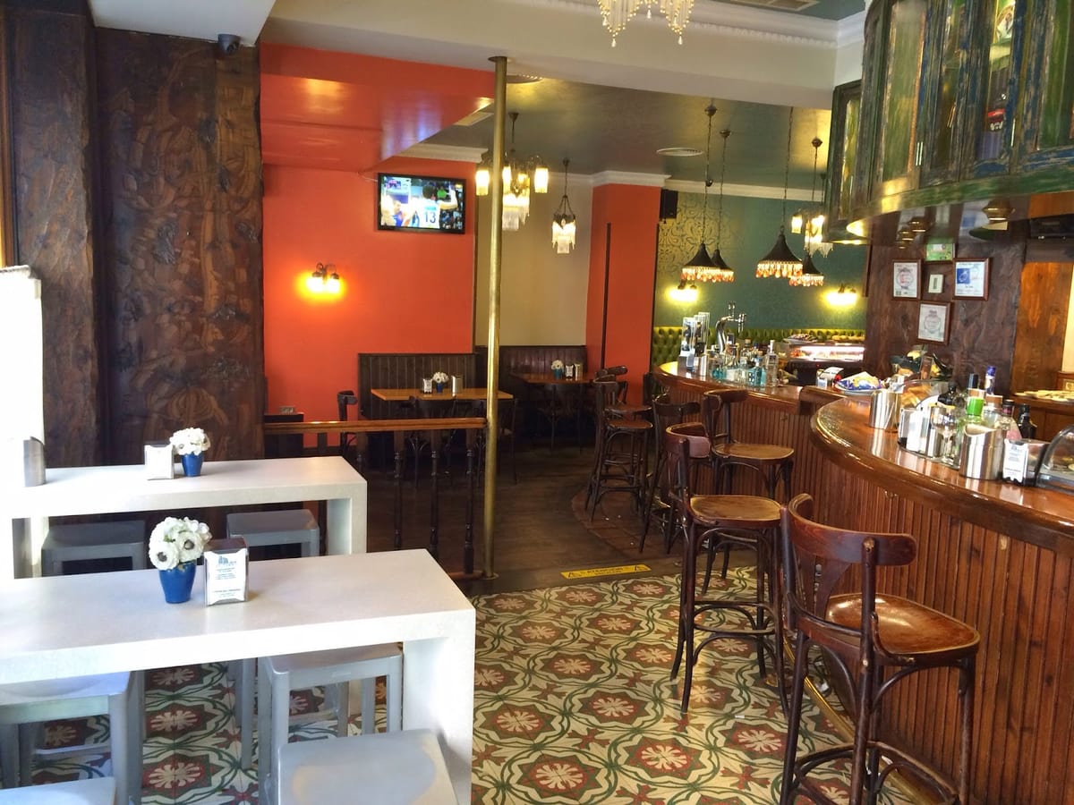 Cafe Bar Las Torres — entretenimiento en Bilbao