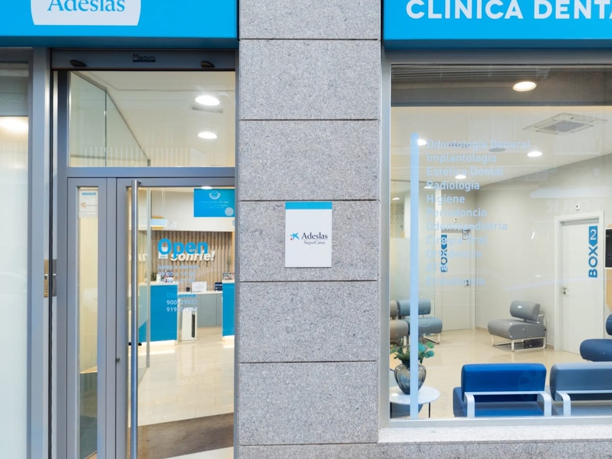 Clínica Dental Adeslas — salud & medicina en Valencia