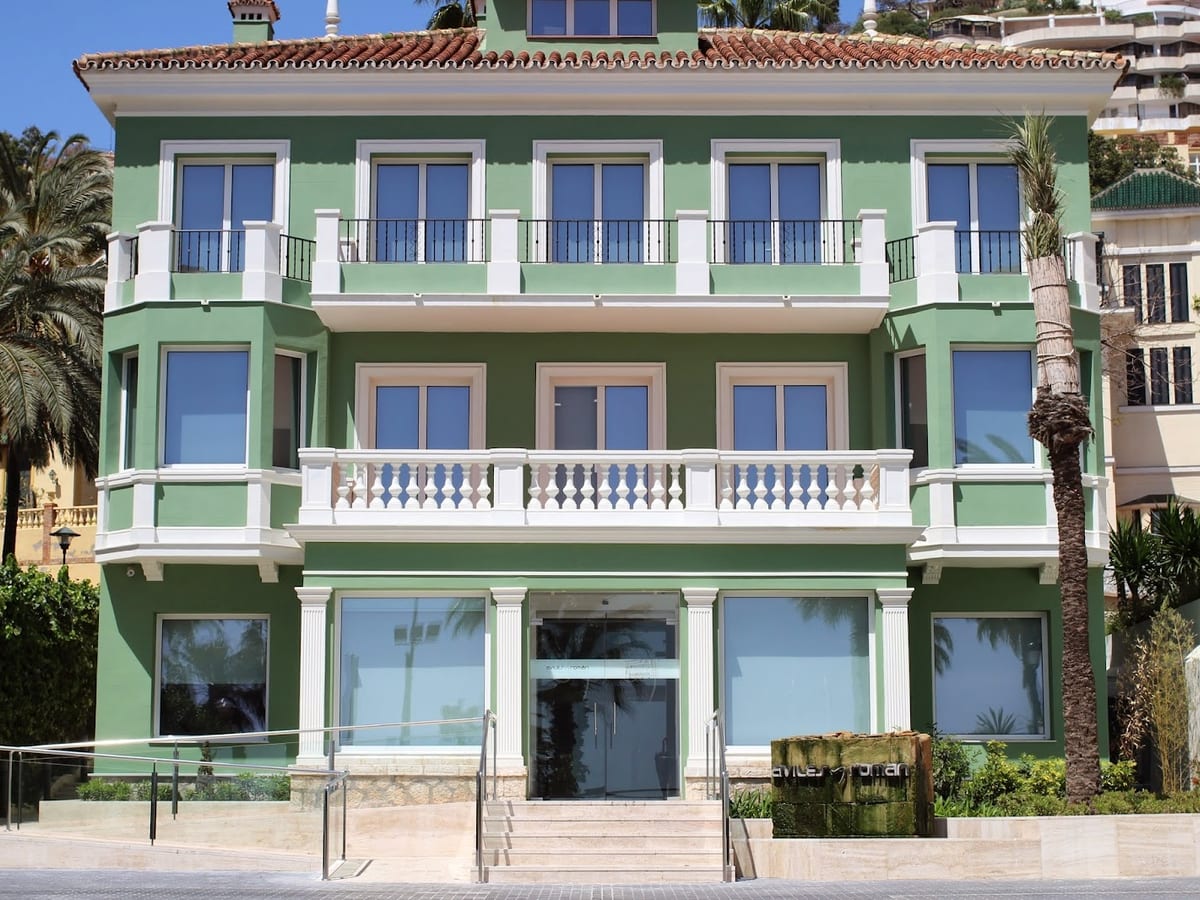 Clínica Dental Avilés y Román — salud & medicina en Málaga
