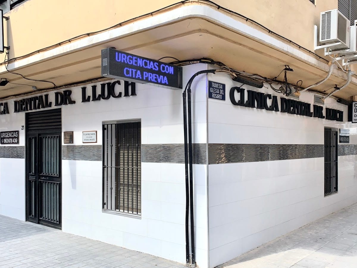 Clinica Dental Doctor Lluch Urgencias 24 H — foto 2