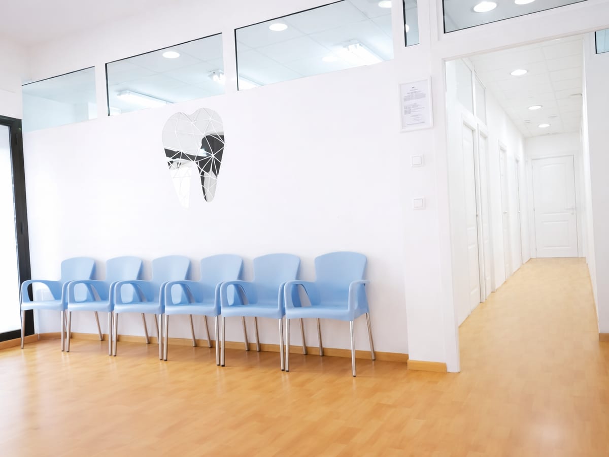 CLÍNICA DENTAL FAMILIAR URGENCIAS 24 HORAS — salud & medicina en Valencia