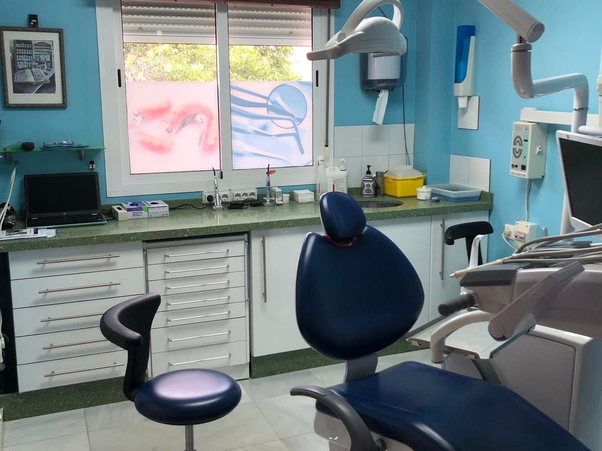Clínica Dental San Juan De La Salle — salud & medicina en Sevilla