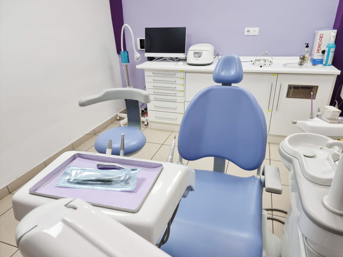 Clínica Dental Torrefiel | Implantología en Valencia — foto 2