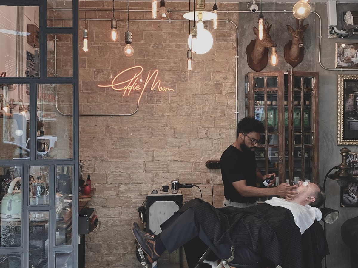Eddie Moon Barbería Peluquería Valencia Ruzafa — belleza & estética en Valencia