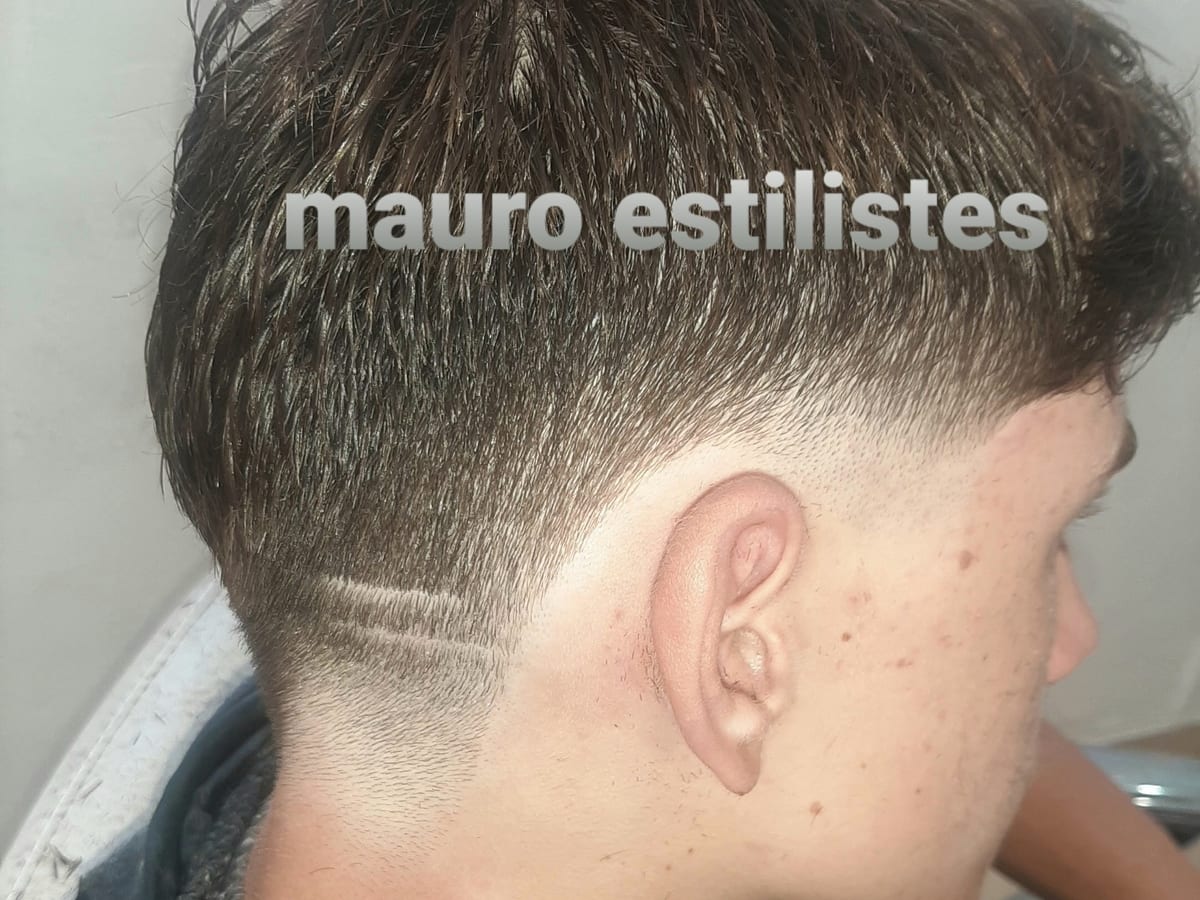 Mauro estilistas peluquería , barberia, y estetica latina — belleza & estética en Valencia