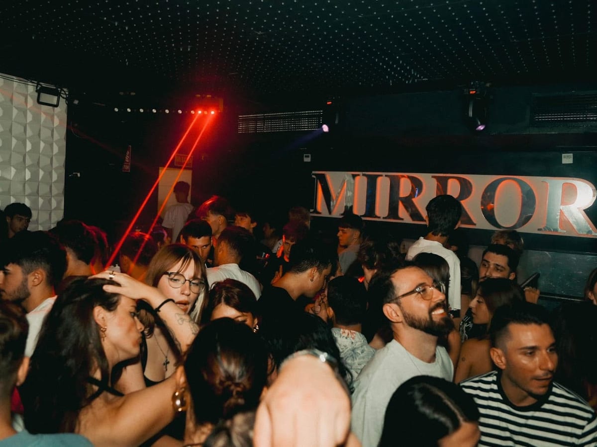 Mirror Night Club — entretenimiento en Málaga