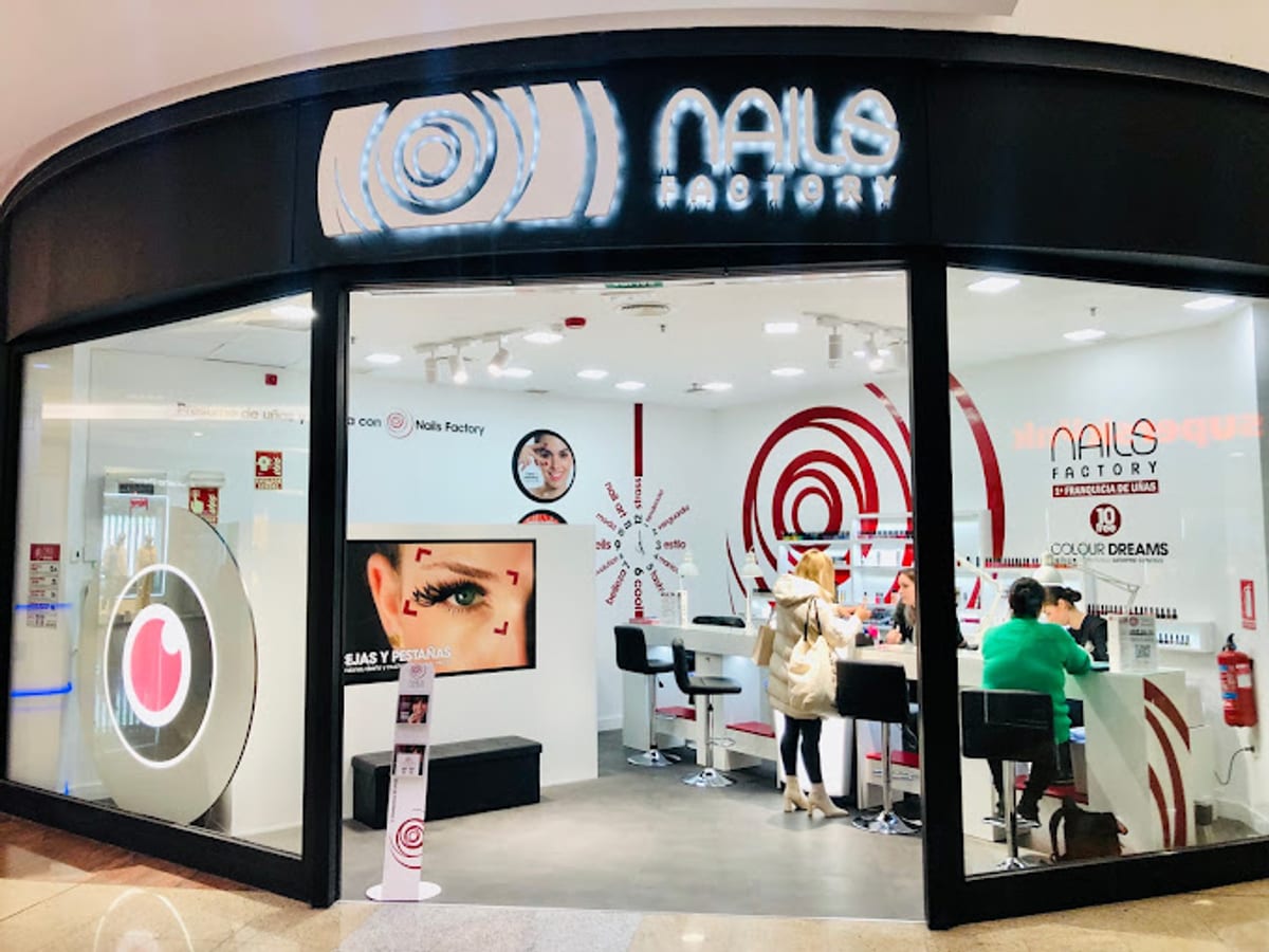 Nails Factory Málaga Vialia — belleza & estética en Málaga