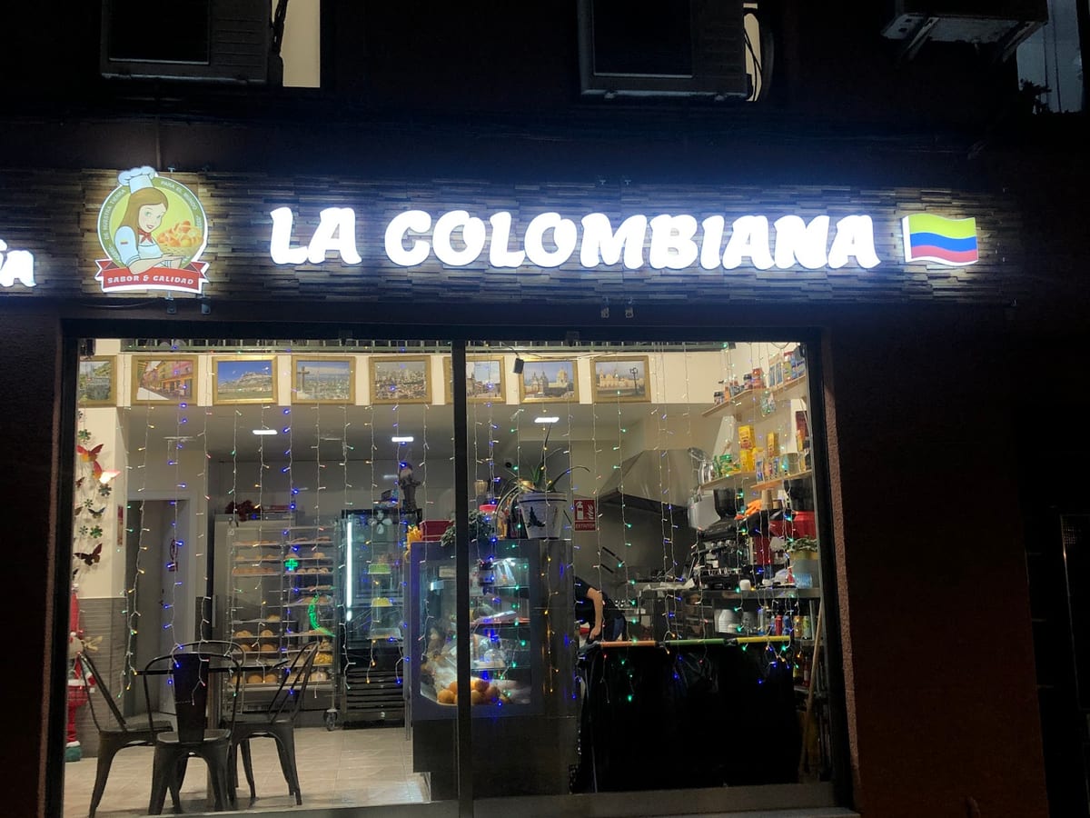 Panadería y Pastelería La Colombiana — tiendas latinas en Barcelona