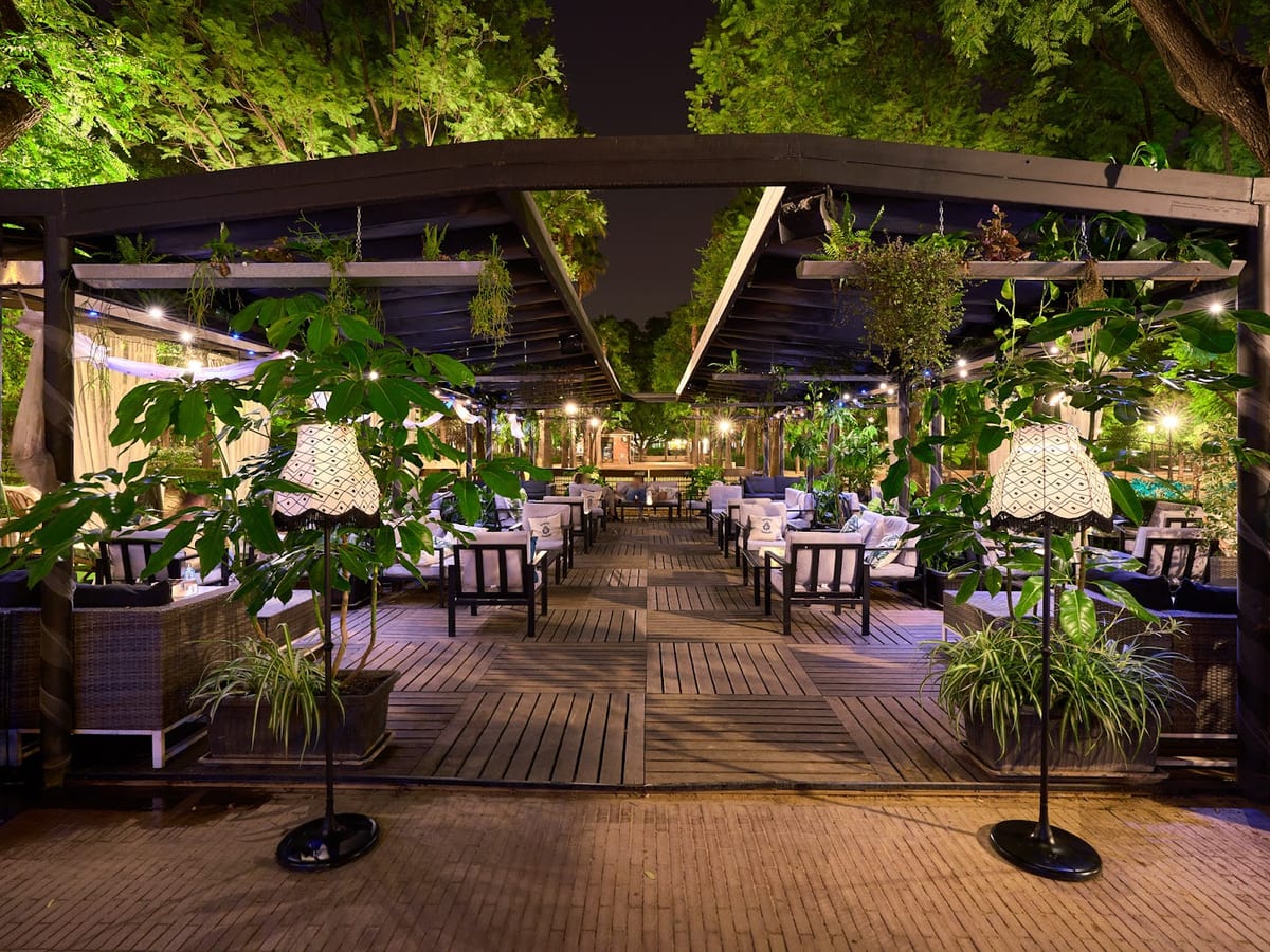 Premier Garden Cocktail Bar — entretenimiento en Sevilla