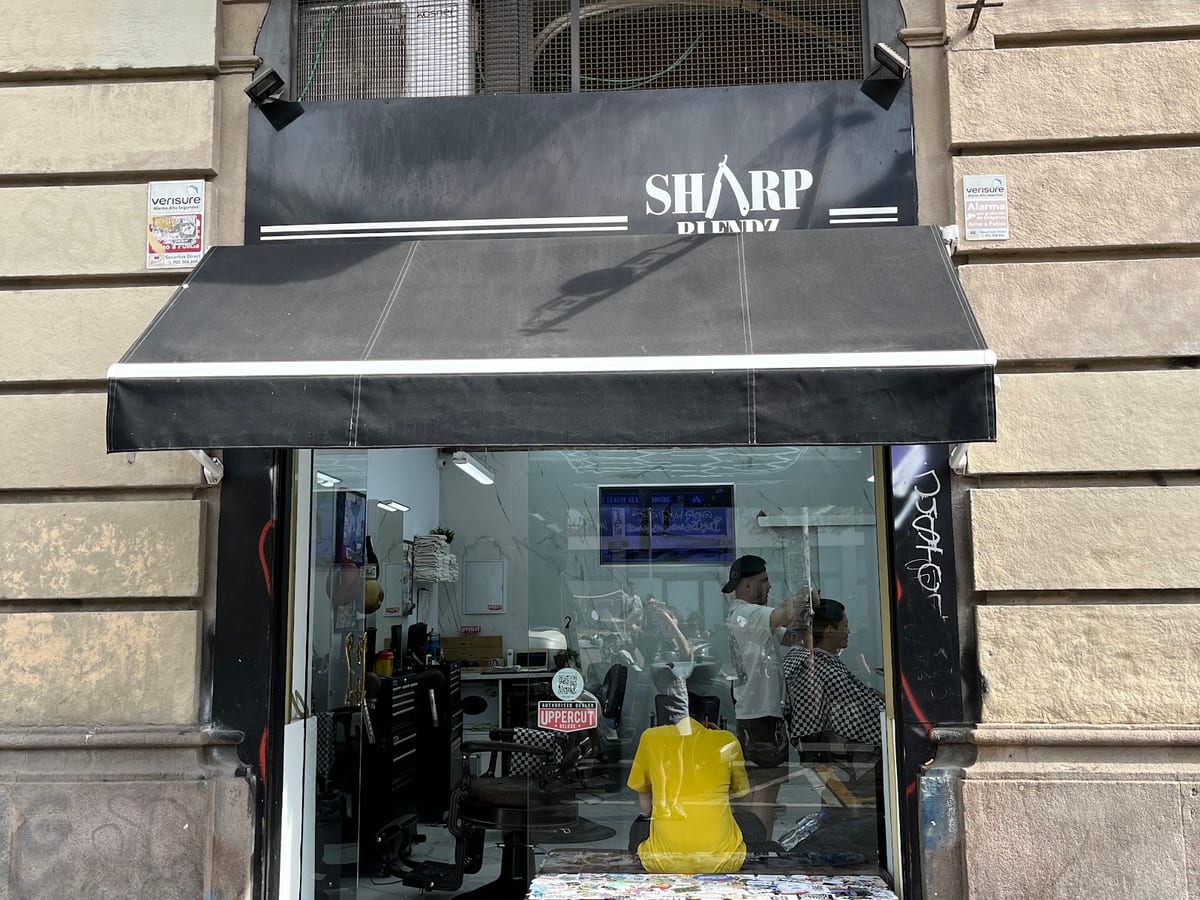 SHARP BLENDZ BARBERSHOP BARCELONA — belleza & estética en Barcelona